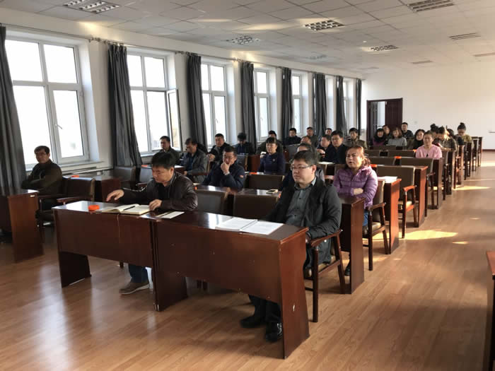 结合当前青岛工业气体部门安全生产形势,副总经理着重强调,要强化风险防控